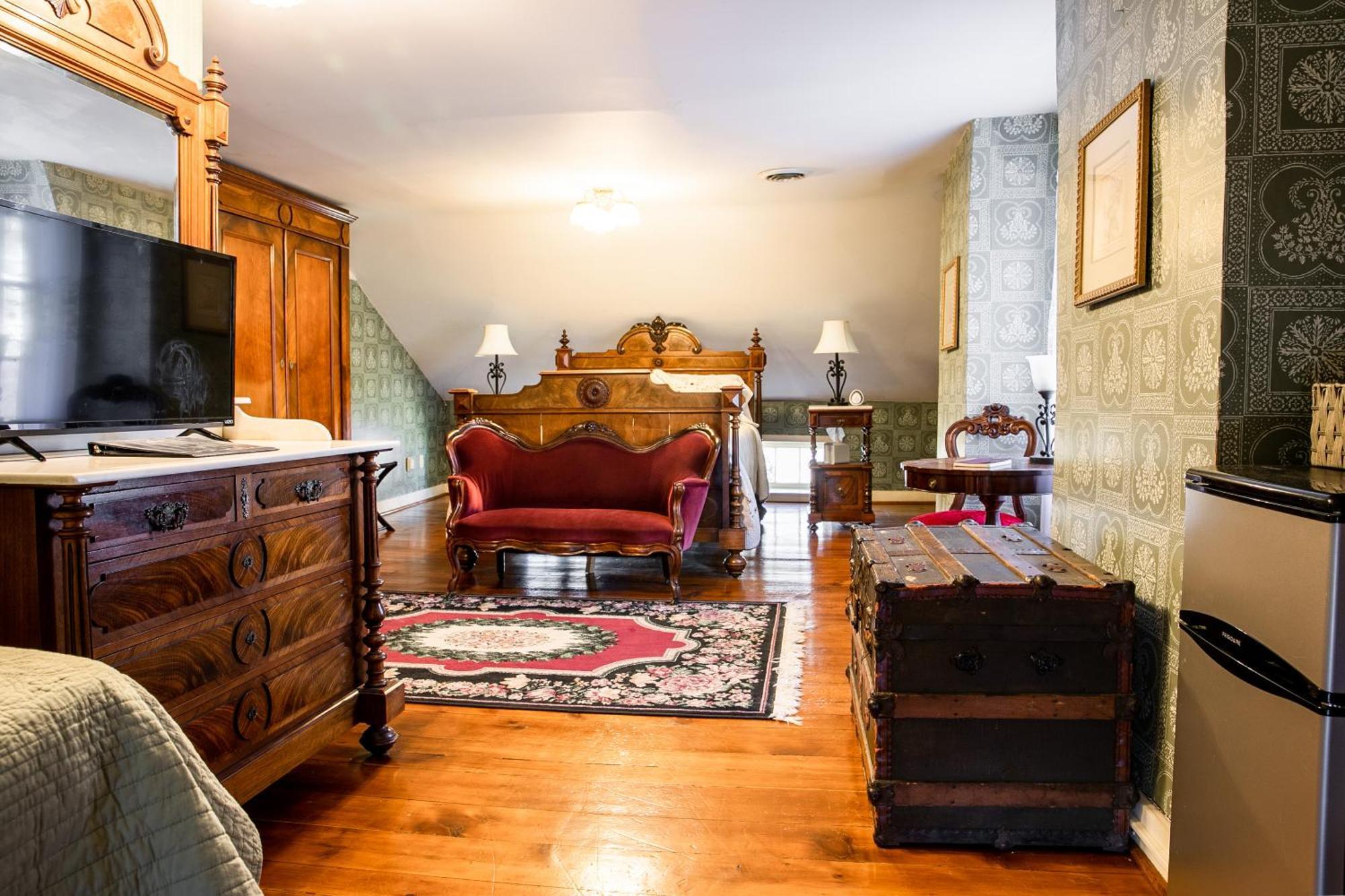 The Emig Mansion Bed & Breakfast York Room photo