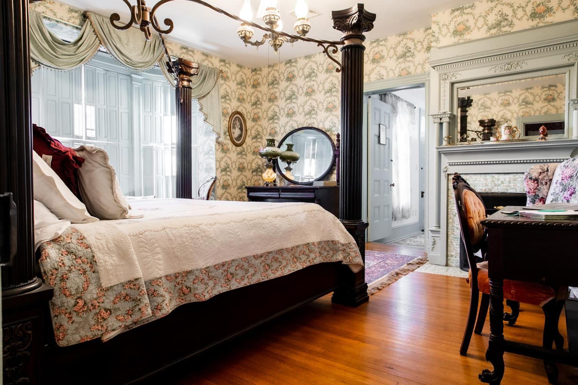 The Emig Mansion Bed & Breakfast York Room photo