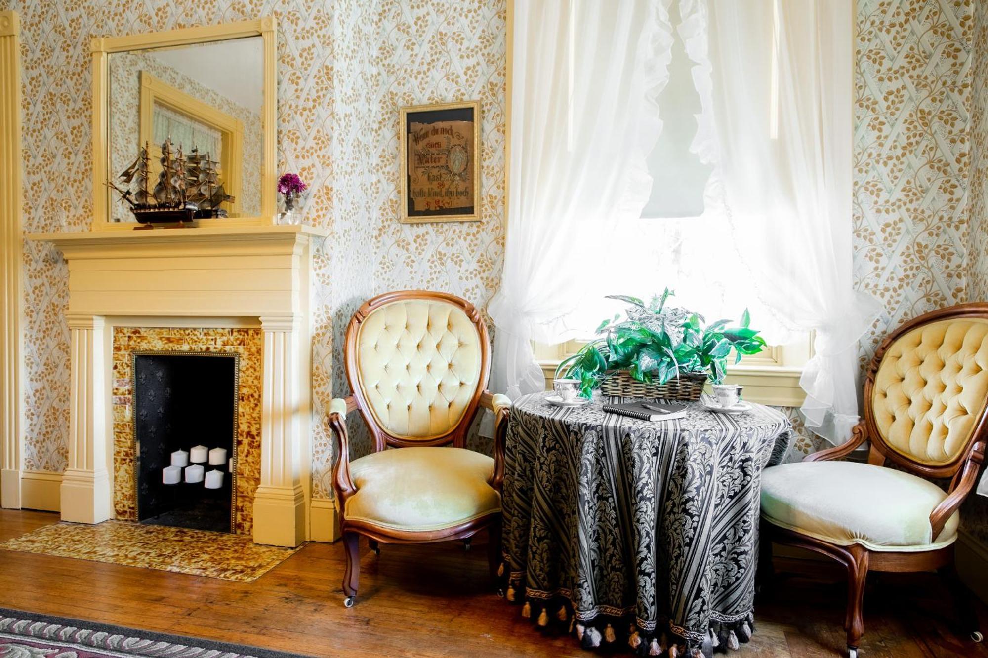 The Emig Mansion Bed & Breakfast York Room photo