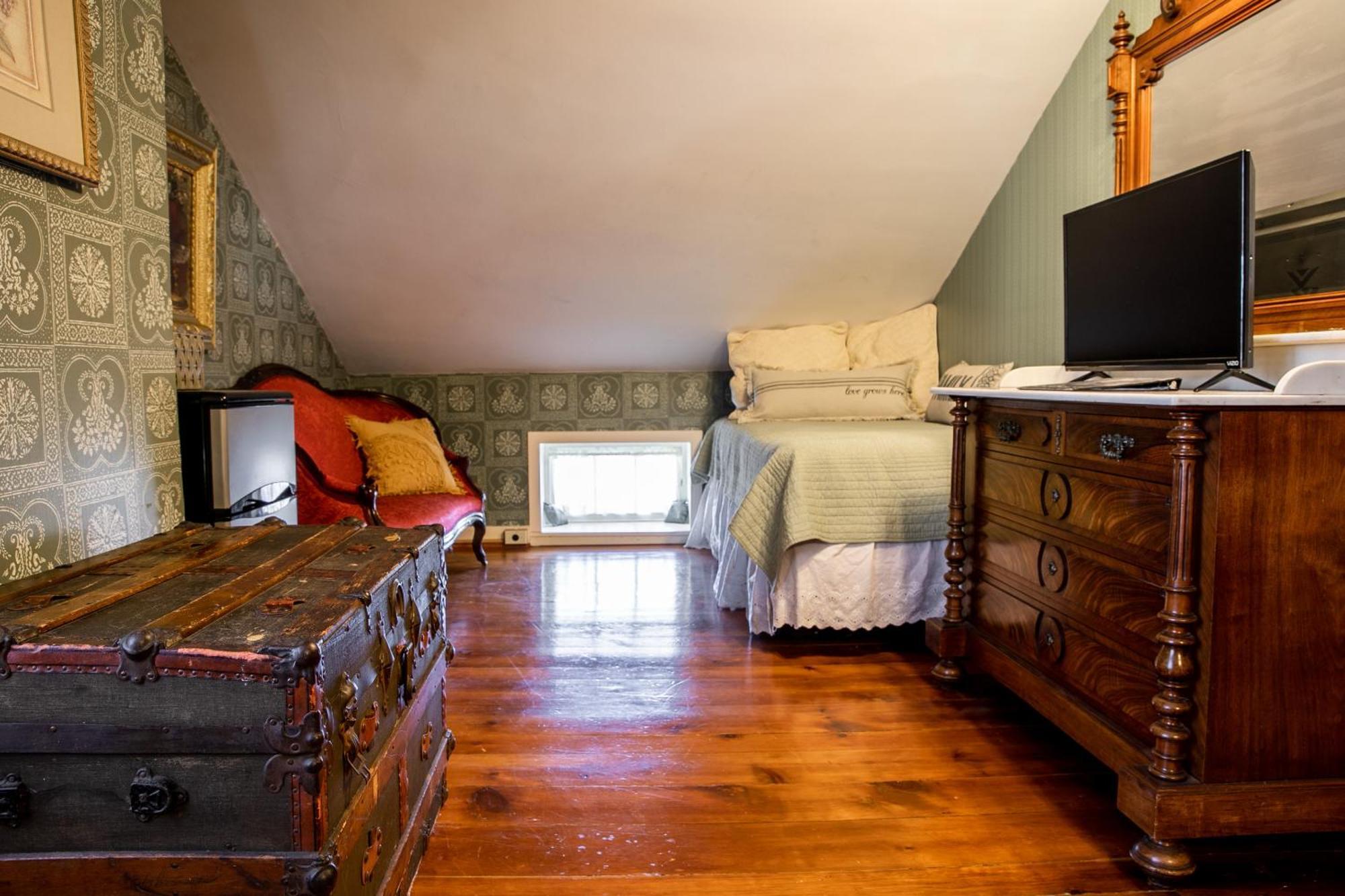 The Emig Mansion Bed & Breakfast York Room photo