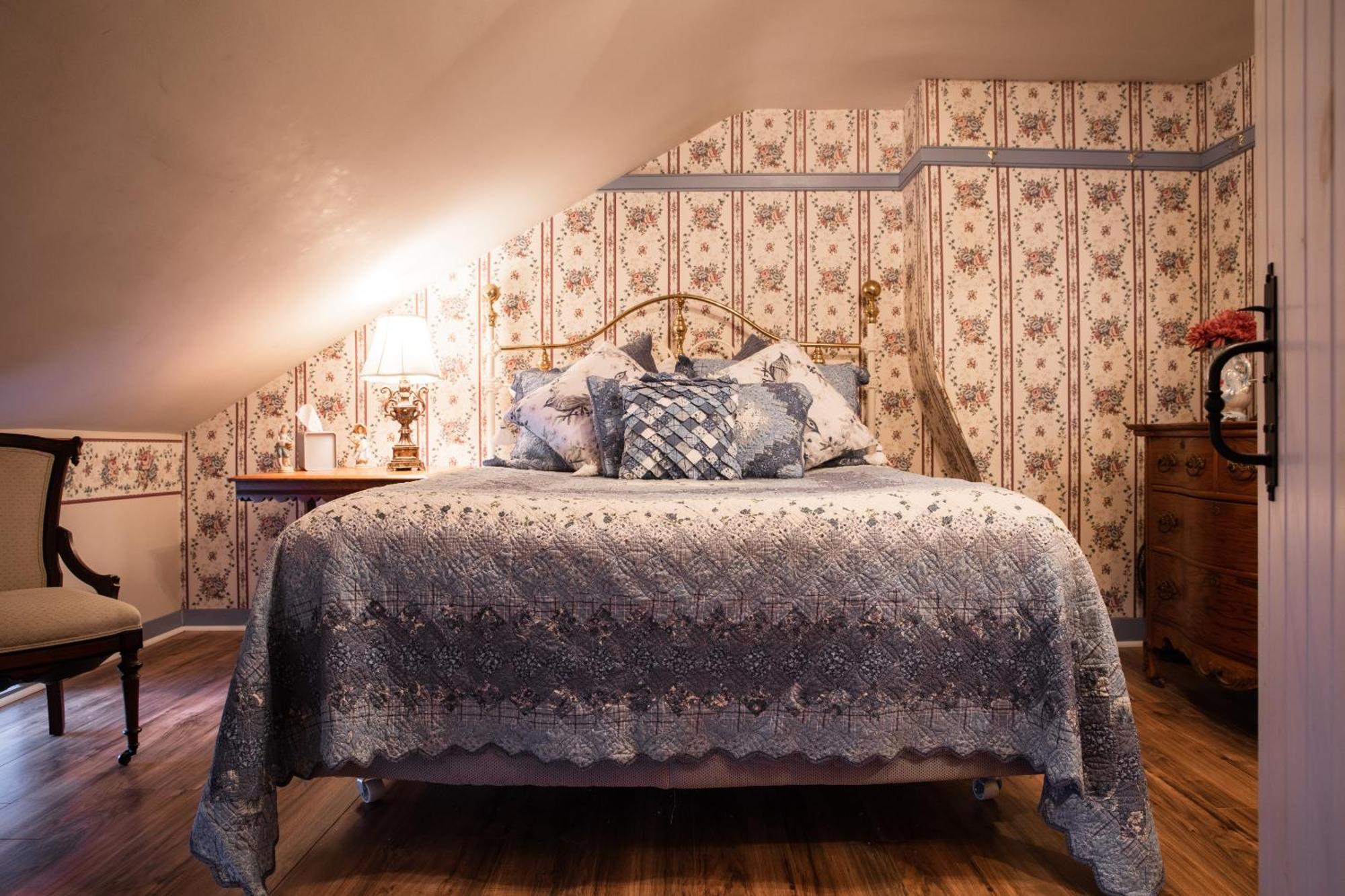 The Emig Mansion Bed & Breakfast York Room photo