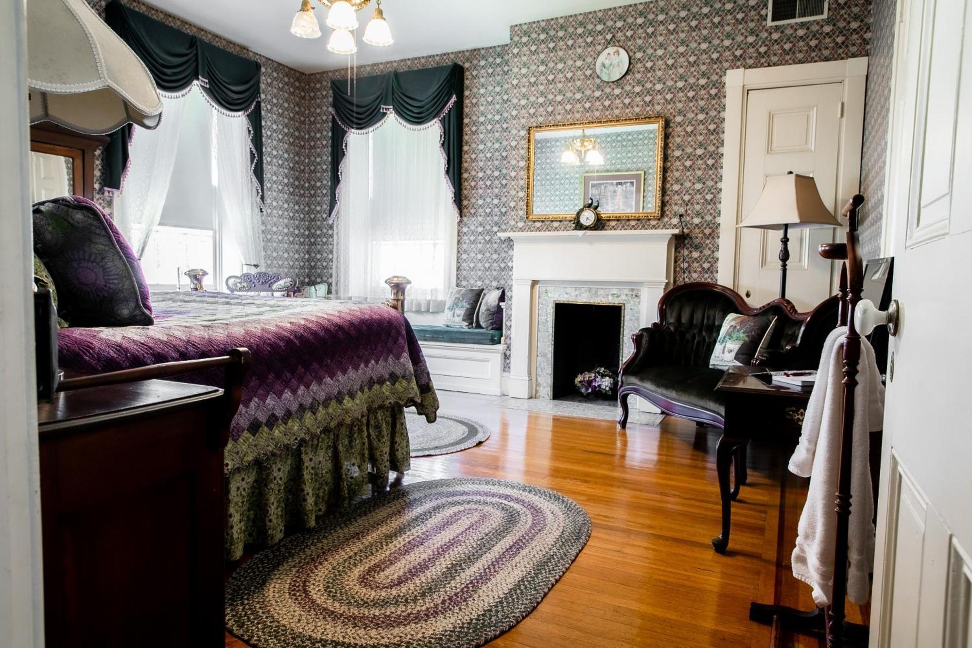 The Emig Mansion Bed & Breakfast York Room photo