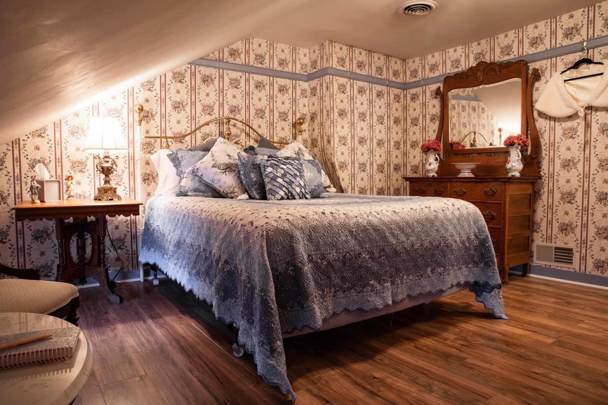 The Emig Mansion Bed & Breakfast York Room photo