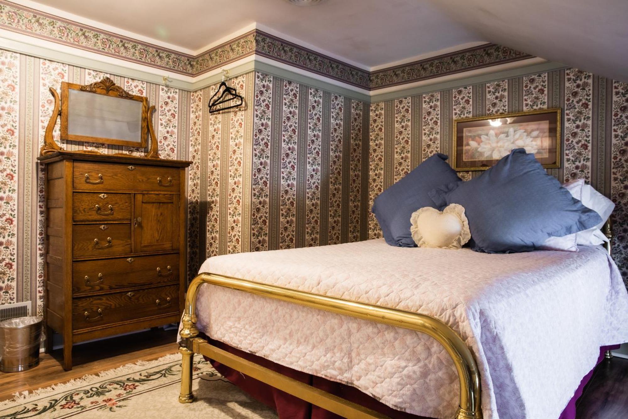 The Emig Mansion Bed & Breakfast York Room photo