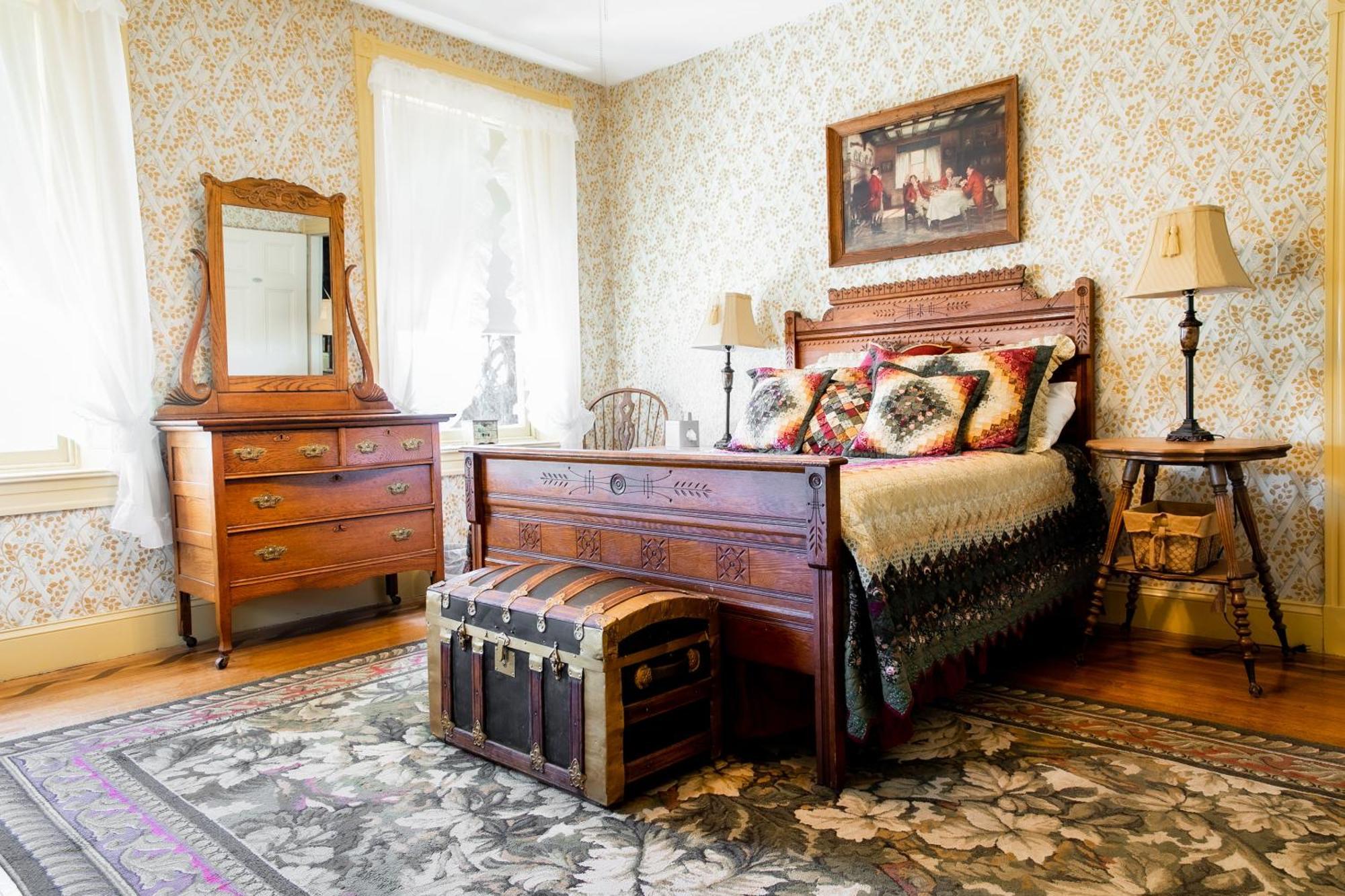 The Emig Mansion Bed & Breakfast York Room photo